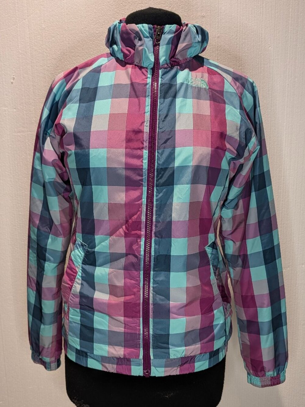 North Face "Isotherm" Jacket in vibrant Downtown Plaid colors Size XS